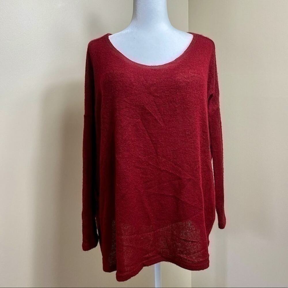 Piko lightweight knit top burgundy/maroon.  Medium